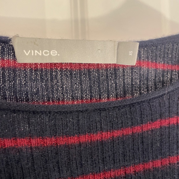 Vince cashmere sweater . Worn once. Excellent condition - Picture 2 of 4